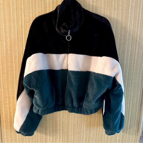 NWT New Forever 21+ Plus Size Faux Fur Jacket 1X - Picture 3 of 6